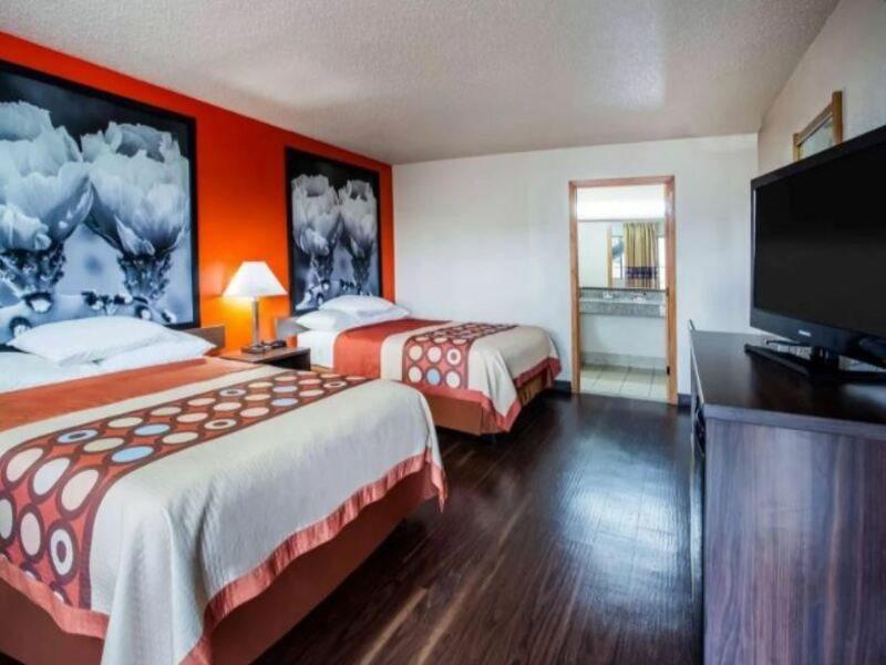 Super 8 By Wyndham Giddings Hotel Exterior foto