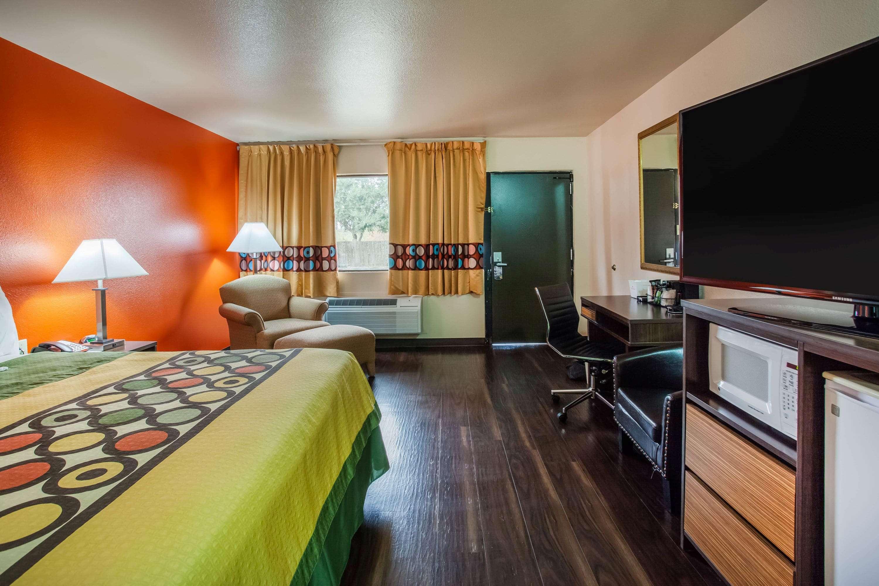 Super 8 By Wyndham Giddings Hotel Exterior foto