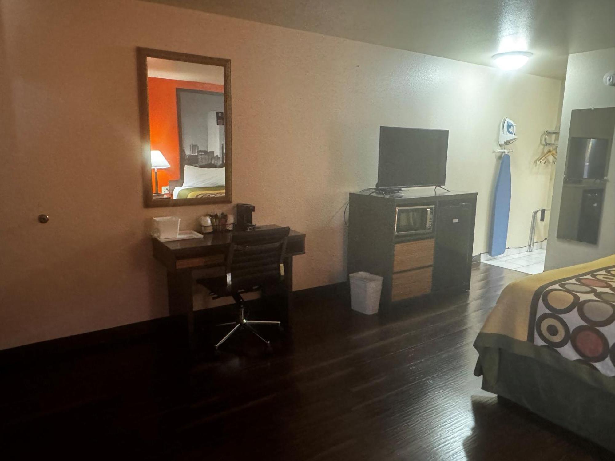 Super 8 By Wyndham Giddings Hotel Exterior foto
